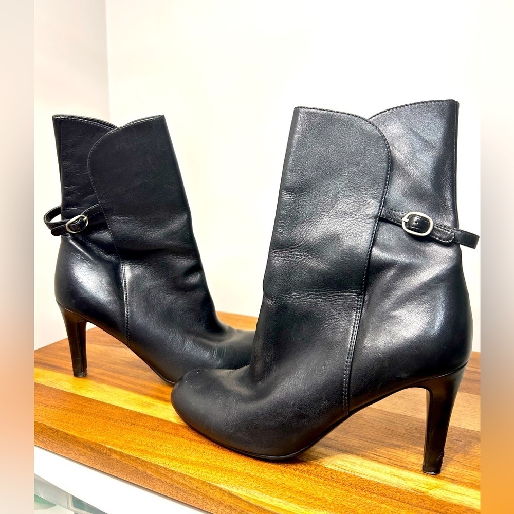 Kesslord genuine leather pull on high heeled booties with split detail